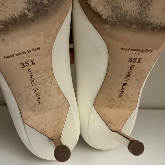 Manolo Blahnik Hangisi Satin Bridal Pumps 90 with Blue Crystal Buckles 35.5 - Picture 10 of 15